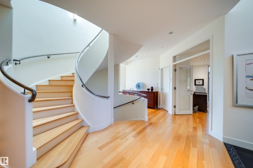 28 Riverside Crescent, Edmonton, AB - Indoor Photo Showing Other Room