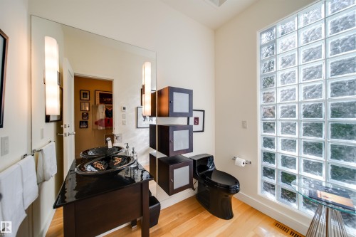 28 Riverside Crescent, Edmonton, AB - Indoor Photo Showing Other Room