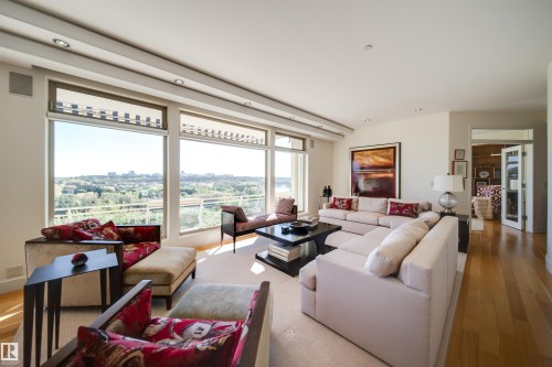 28 Riverside Crescent, Edmonton, AB - Indoor Photo Showing Living Room
