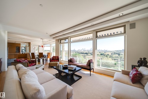 28 Riverside Crescent, Edmonton, AB - Indoor Photo Showing Living Room