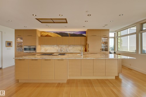 28 Riverside Crescent, Edmonton, AB - Indoor Photo Showing Kitchen