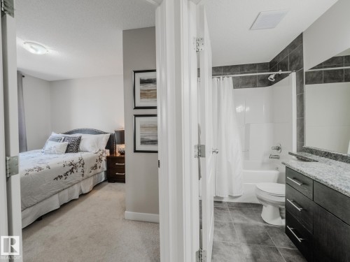 35 12004 22 Avenue, Edmonton, AB - Indoor Photo Showing Bathroom