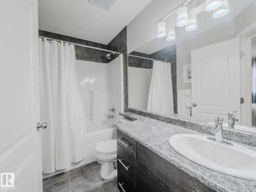 35 12004 22 Avenue, Edmonton, AB - Indoor Photo Showing Bathroom