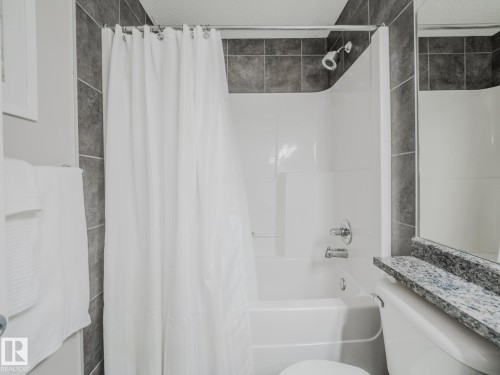 35 12004 22 Avenue, Edmonton, AB - Indoor Photo Showing Bathroom