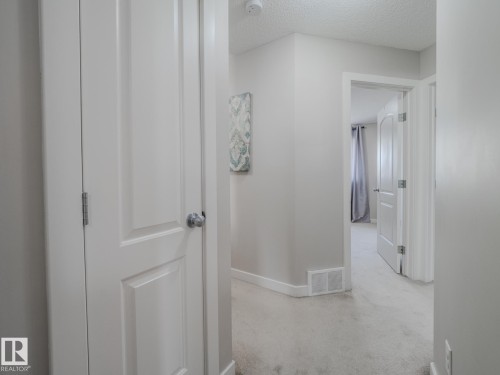 35 12004 22 Avenue, Edmonton, AB - Indoor Photo Showing Other Room