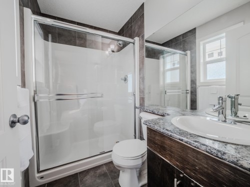 35 12004 22 Avenue, Edmonton, AB - Indoor Photo Showing Bathroom