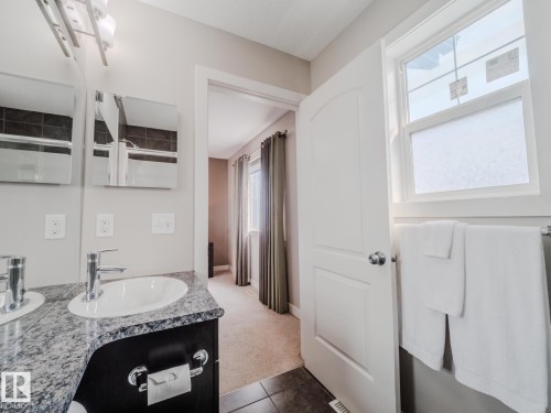 35 12004 22 Avenue, Edmonton, AB - Indoor Photo Showing Bathroom