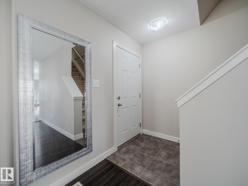 35 12004 22 Avenue, Edmonton, AB - Indoor Photo Showing Other Room