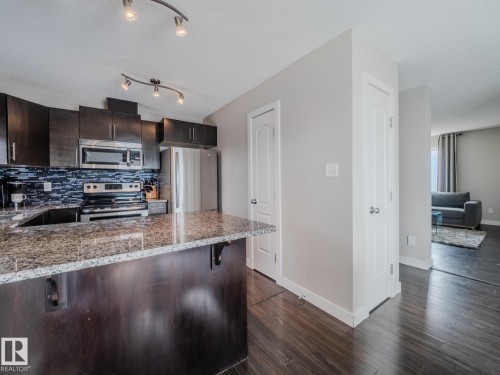 35 12004 22 Avenue, Edmonton, AB - Indoor Photo Showing Kitchen With Upgraded Kitchen