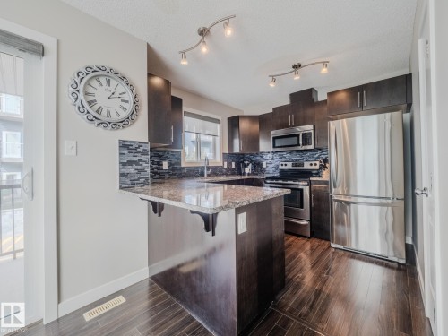 35 12004 22 Avenue, Edmonton, AB - Indoor Photo Showing Kitchen With Upgraded Kitchen