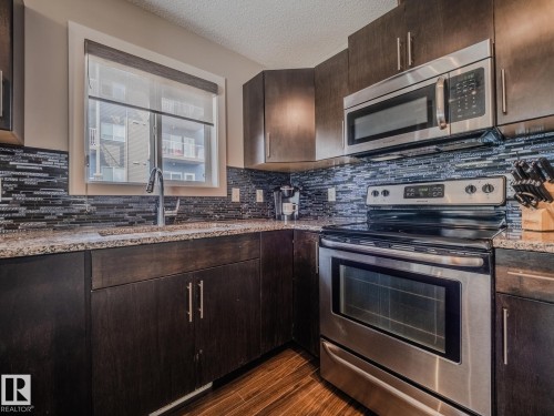 35 12004 22 Avenue, Edmonton, AB - Indoor Photo Showing Kitchen