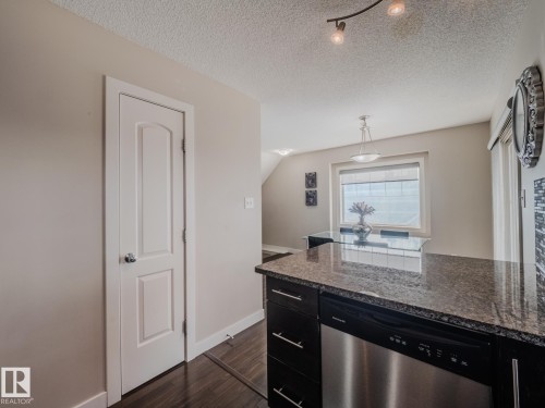 35 12004 22 Avenue, Edmonton, AB - Indoor Photo Showing Kitchen