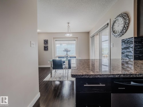 35 12004 22 Avenue, Edmonton, AB - Indoor Photo Showing Other Room