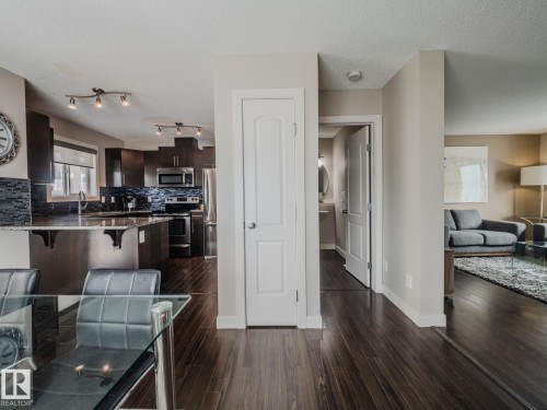 35 12004 22 Avenue, Edmonton, AB - Indoor Photo Showing Kitchen