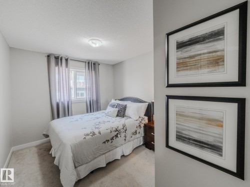 35 12004 22 Avenue, Edmonton, AB - Indoor Photo Showing Bedroom