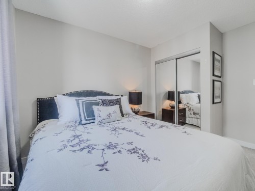 35 12004 22 Avenue, Edmonton, AB - Indoor Photo Showing Bedroom