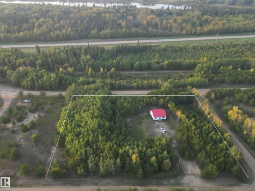 Aerial view of property and surrounding area with property boundaries highlighted - 4011 50 Avenue, Rural Westlock County, AB 