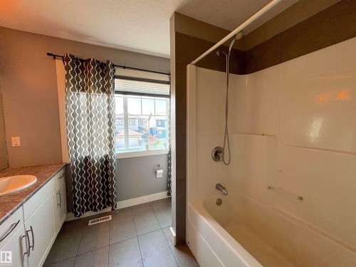 17615 77 Street, Edmonton, AB - Indoor Photo Showing Bathroom