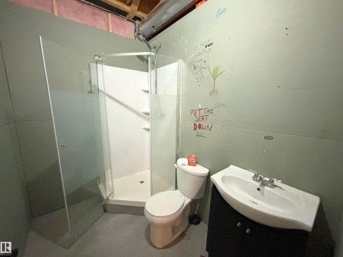 17615 77 Street, Edmonton, AB - Indoor Photo Showing Bathroom