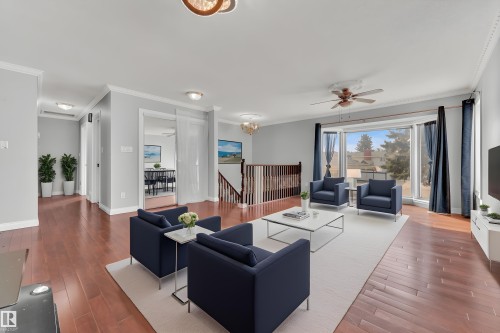 3516 19 Avenue, Edmonton, AB - Indoor Photo Showing Living Room