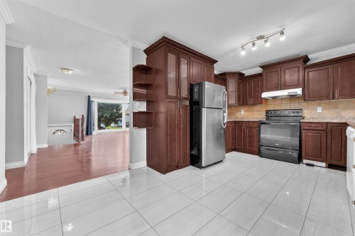 3516 19 Avenue, Edmonton, AB - Indoor Photo Showing Kitchen