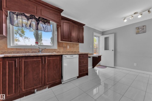 3516 19 Avenue, Edmonton, AB - Indoor Photo Showing Kitchen