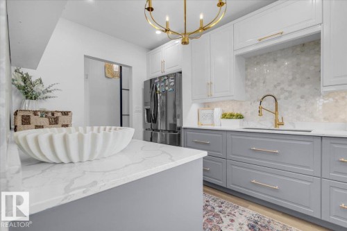 138 Twin Brooks Cove, Edmonton, AB - Indoor Photo Showing Kitchen