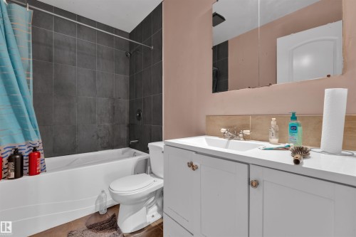 3520 19 Avenue, Edmonton, AB - Indoor Photo Showing Bathroom
