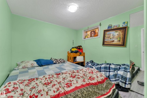 3520 19 Avenue, Edmonton, AB - Indoor Photo Showing Bedroom