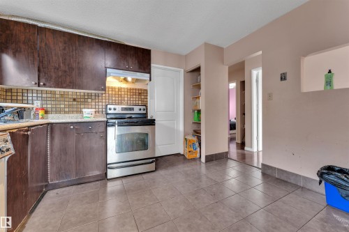 3520 19 Avenue, Edmonton, AB - Indoor Photo Showing Kitchen