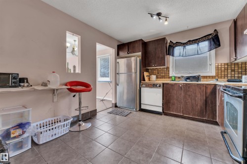 3520 19 Avenue, Edmonton, AB - Indoor Photo Showing Kitchen