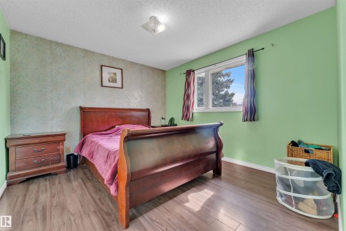 3520 19 Avenue, Edmonton, AB - Indoor Photo Showing Bedroom