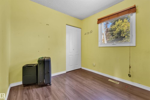 3520 19 Avenue, Edmonton, AB - Indoor Photo Showing Other Room