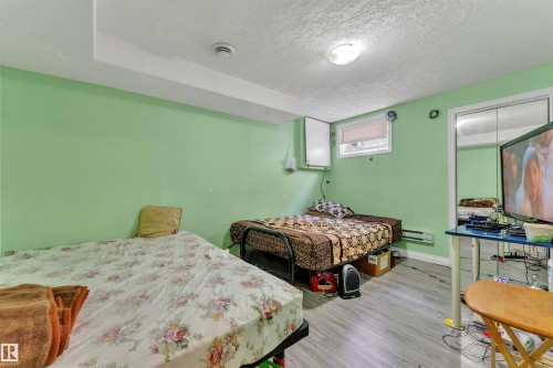 3520 19 Avenue, Edmonton, AB - Indoor Photo Showing Bedroom