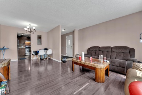 3520 19 Avenue, Edmonton, AB - Indoor Photo Showing Living Room