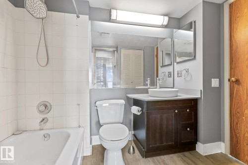 1910 10149 Saskatchewan Drive, Edmonton, AB - Indoor Photo Showing Bathroom