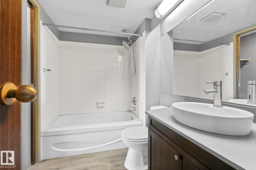 1910 10149 Saskatchewan Drive, Edmonton, AB - Indoor Photo Showing Bathroom