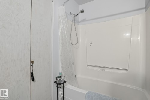 Full bathroom with shower / bathtub combination with curtain - 6309 49 St, Rural Wetaskiwin County, AB - Indoor Photo Showing Bathroom