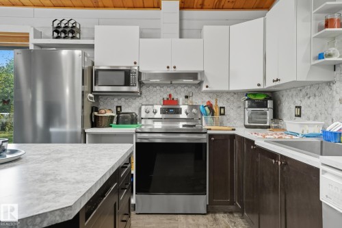 6309 49 St, Rural Wetaskiwin County, AB - Indoor Photo Showing Kitchen