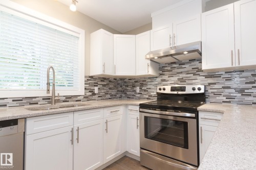 12504 119 Avenue, Edmonton, AB - Indoor Photo Showing Kitchen With Upgraded Kitchen
