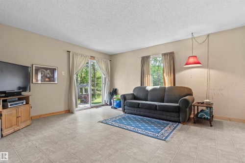 5081 4 Street, Rural Lac Ste. Anne County, AB - Indoor Photo Showing Living Room