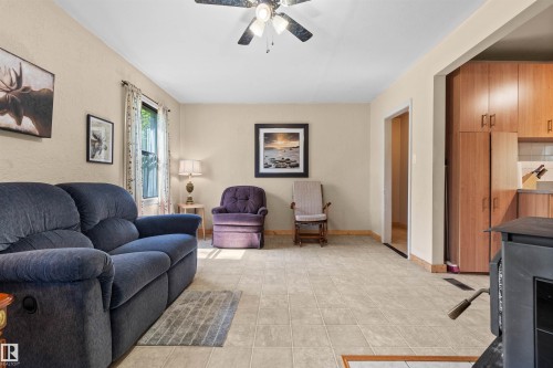 5081 4 Street, Rural Lac Ste. Anne County, AB - Indoor Photo Showing Living Room
