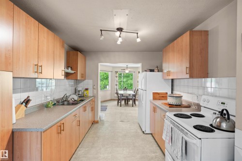 5081 4 Street, Rural Lac Ste. Anne County, AB - Indoor Photo Showing Kitchen