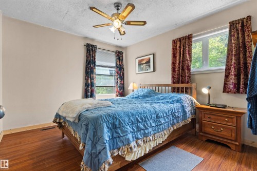 5081 4 Street, Rural Lac Ste. Anne County, AB - Indoor Photo Showing Bedroom