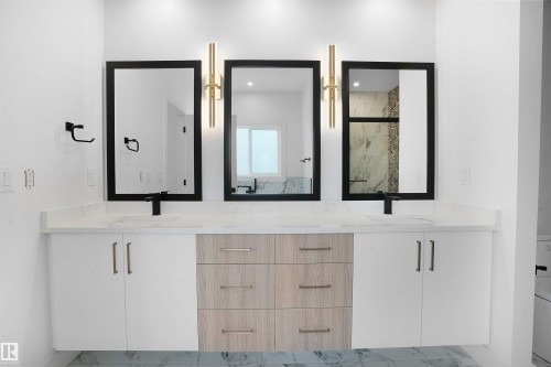 22139 81 Avenue, Edmonton, AB - Indoor Photo Showing Bathroom