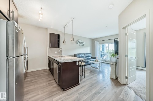 327 508 Griesbach Parade, Edmonton, AB - Indoor Photo Showing Kitchen
