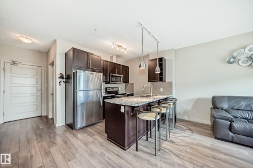 327 508 Griesbach Parade, Edmonton, AB - Indoor Photo Showing Kitchen
