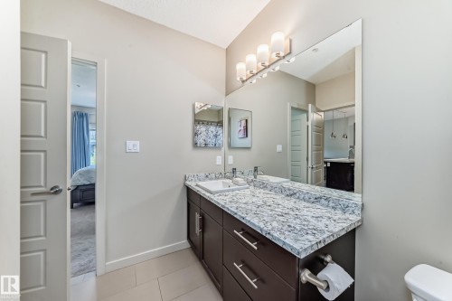 327 508 Griesbach Parade, Edmonton, AB - Indoor Photo Showing Bathroom