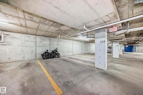 327 508 Griesbach Parade, Edmonton, AB - Indoor Photo Showing Garage