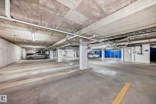 327 508 Griesbach Parade, Edmonton, AB - Indoor Photo Showing Garage